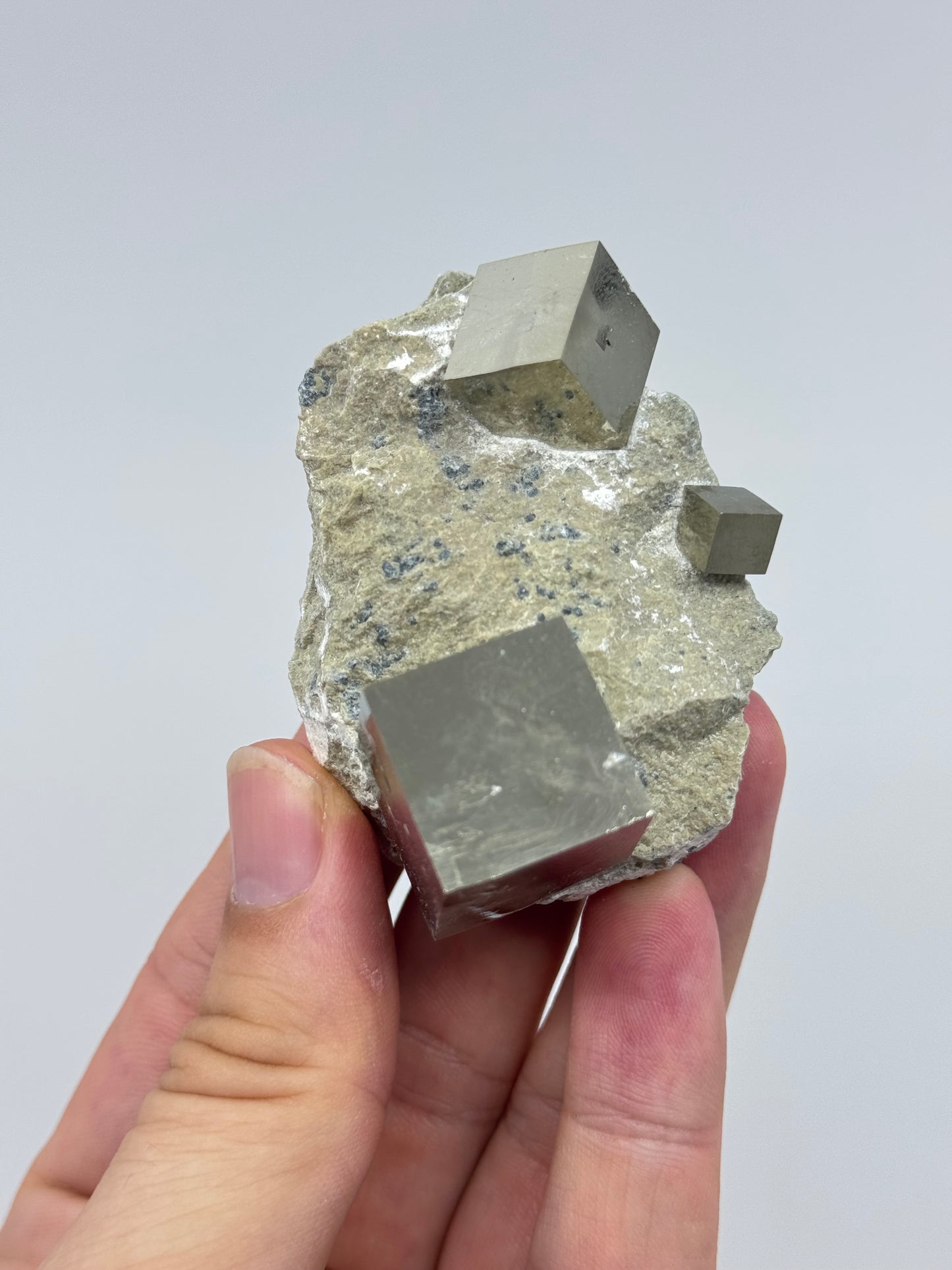 Pyriet op Matrix uit Navajún een Natuurlijk Kubisch Kristal (08)