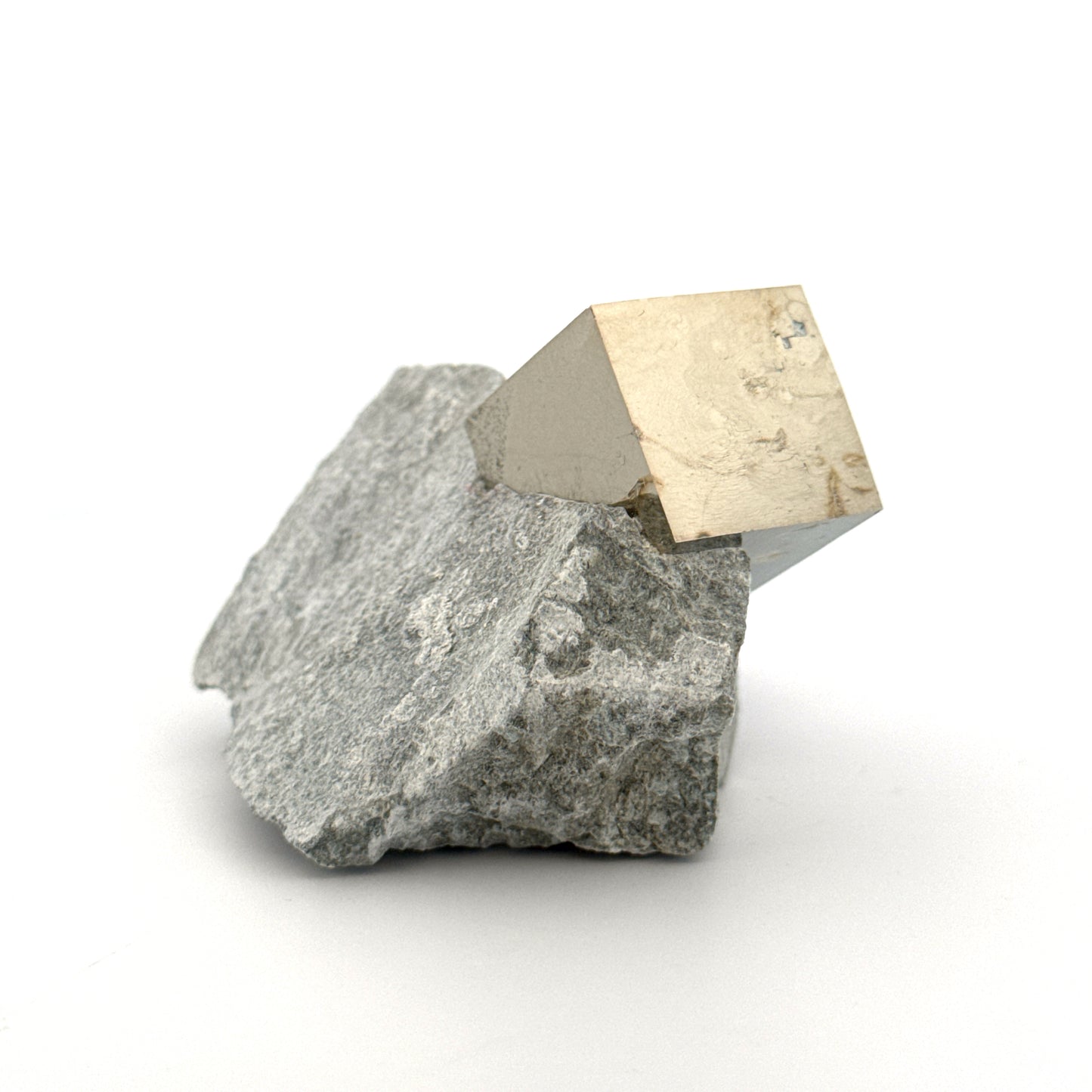 Pyriet op Matrix uit Navajún een Natuurlijk Kubisch Kristal (05)