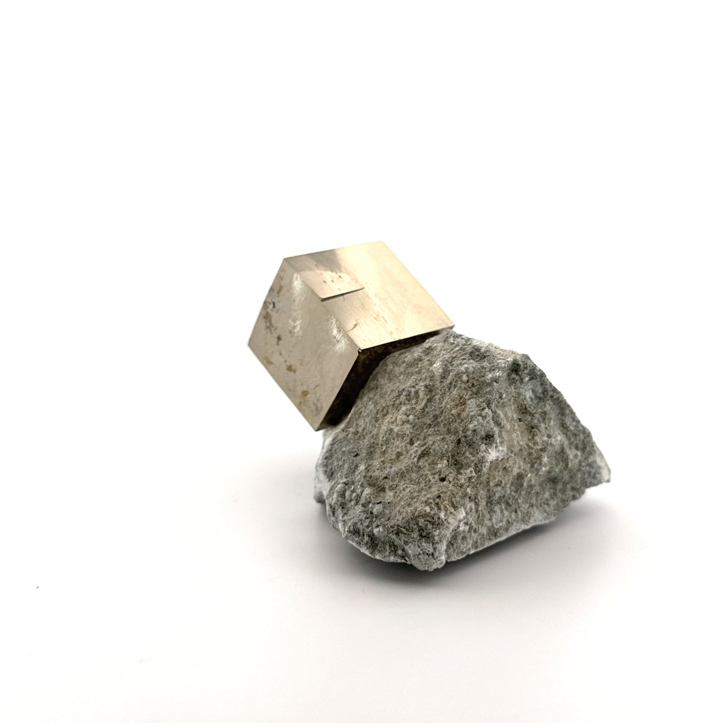 Pyriet op Matrix uit Navajún een Natuurlijk Kubisch Kristal (05)