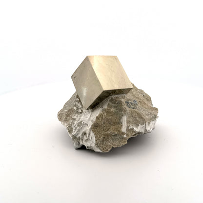 Pyriet op Matrix uit Navajún een Natuurlijk Kubisch Kristal (04)