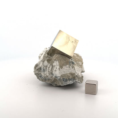 Pyriet op Matrix uit Navajún een Natuurlijk Kubisch Kristal (03)